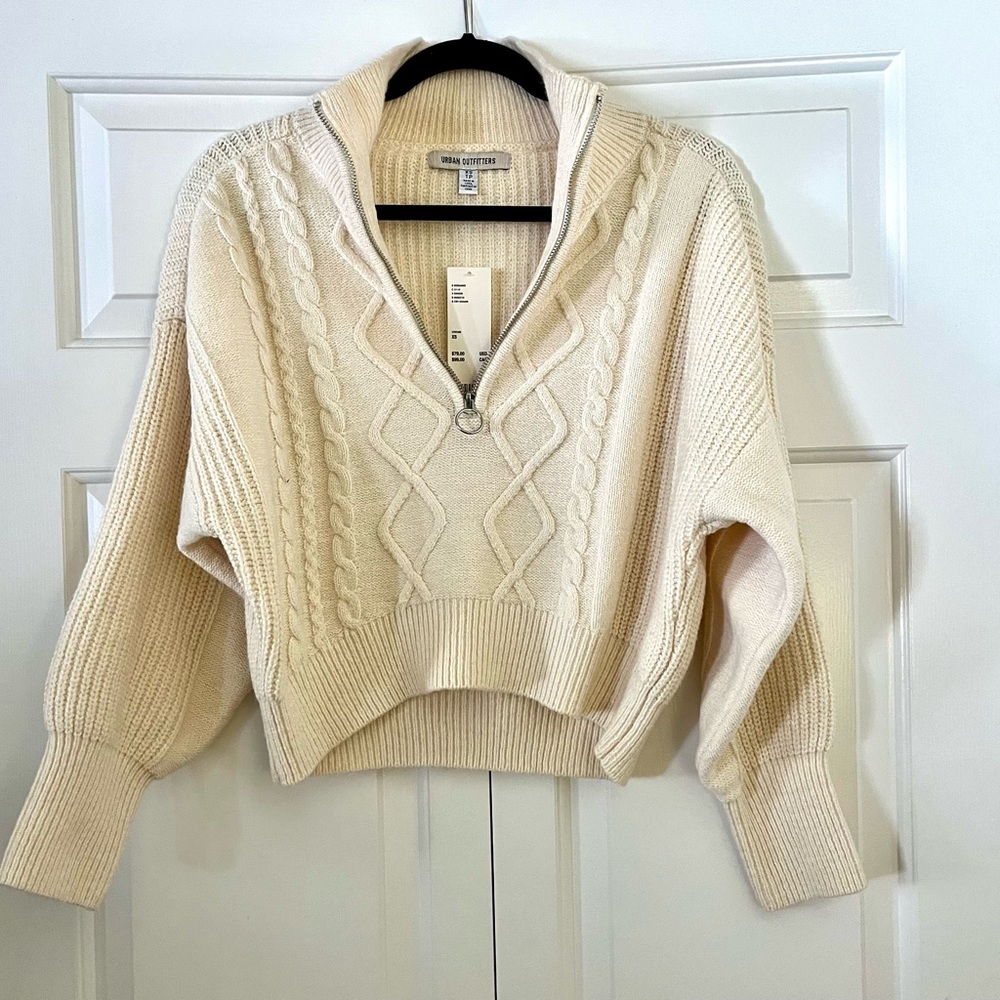 Urban Outfitters NEW with Tags Cable Knit 
Sweater with zipper 
XS 
Cream